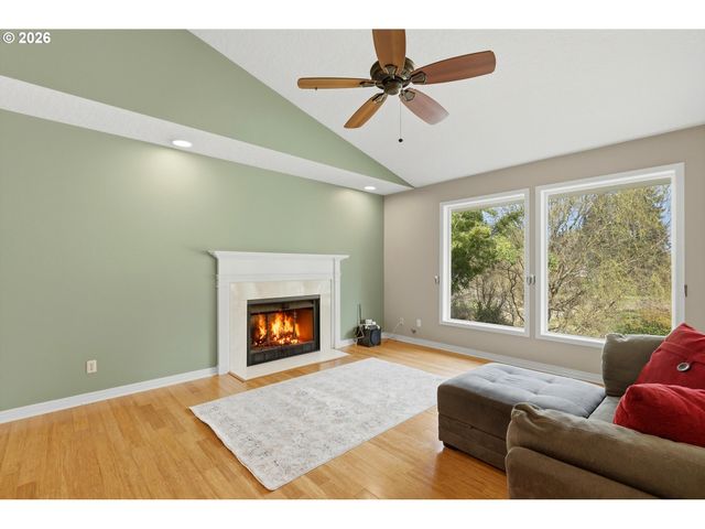 2055 Se OAK CREST Dr, Hillsboro, OR 97123