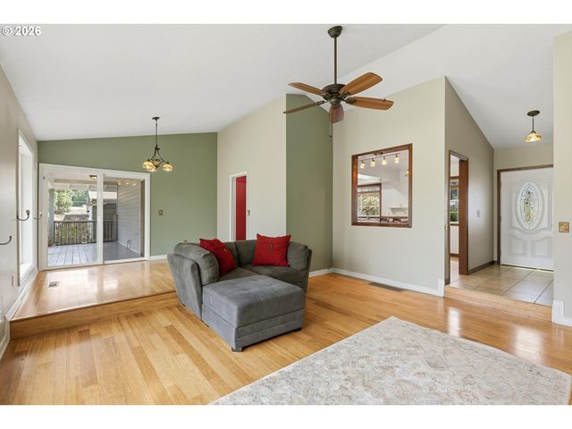 2055 Se OAK CREST Dr, Hillsboro, OR 97123