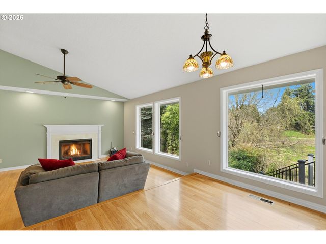 2055 Se OAK CREST Dr, Hillsboro, OR 97123