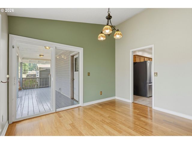 2055 Se OAK CREST Dr, Hillsboro, OR 97123