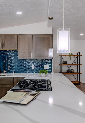6667 Elwood Drive NW, Los Ranchos, NM 87107