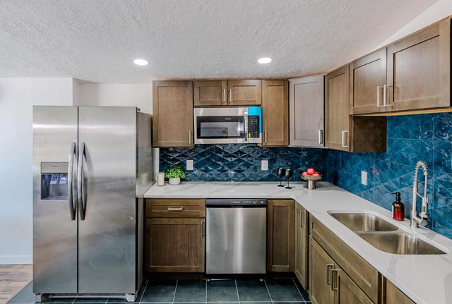 6667 Elwood Drive NW, Los Ranchos, NM 87107