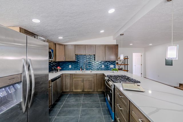6667 Elwood Drive NW, Los Ranchos, NM 87107