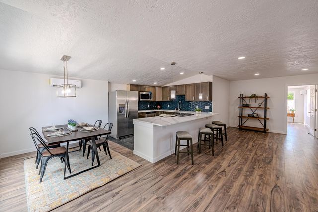 6667 Elwood Drive NW, Los Ranchos, NM 87107