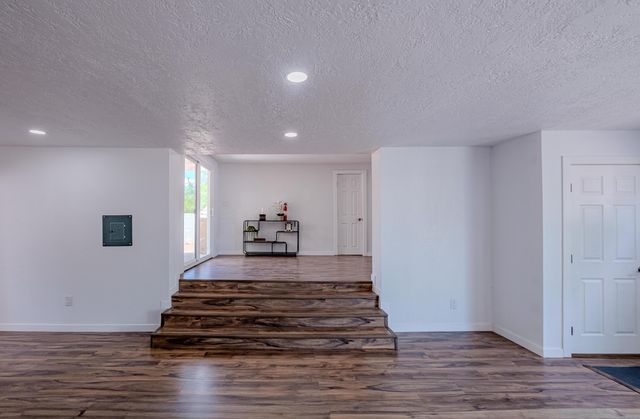 6667 Elwood Drive NW, Los Ranchos, NM 87107