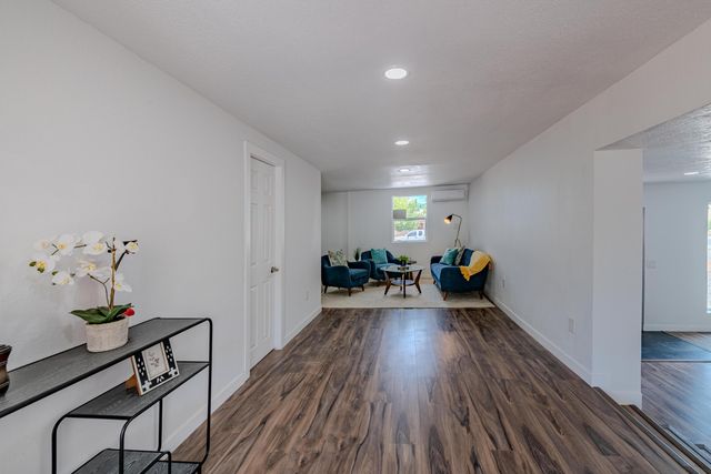 6667 Elwood Drive NW, Los Ranchos, NM 87107
