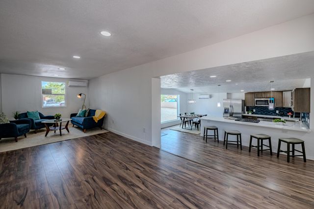 6667 Elwood Drive NW, Los Ranchos, NM 87107