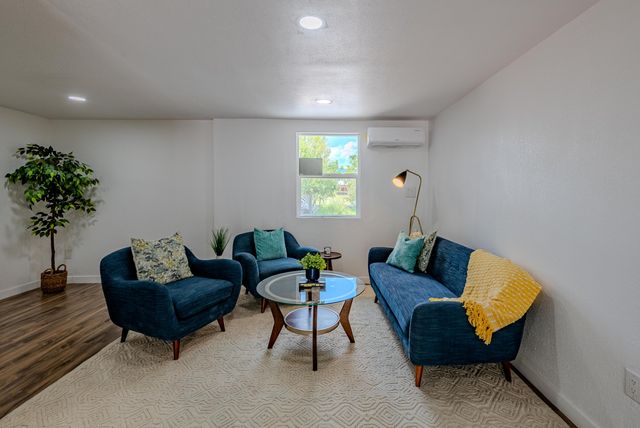 6667 Elwood Drive NW, Los Ranchos, NM 87107