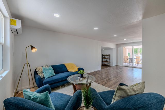 6667 Elwood Drive NW, Los Ranchos, NM 87107