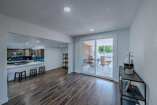 6667 Elwood Drive NW, Los Ranchos, NM 87107