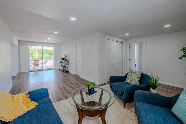 6667 Elwood Drive NW, Los Ranchos, NM 87107