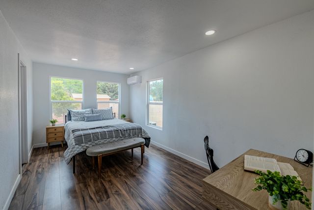 6667 Elwood Drive NW, Los Ranchos, NM 87107