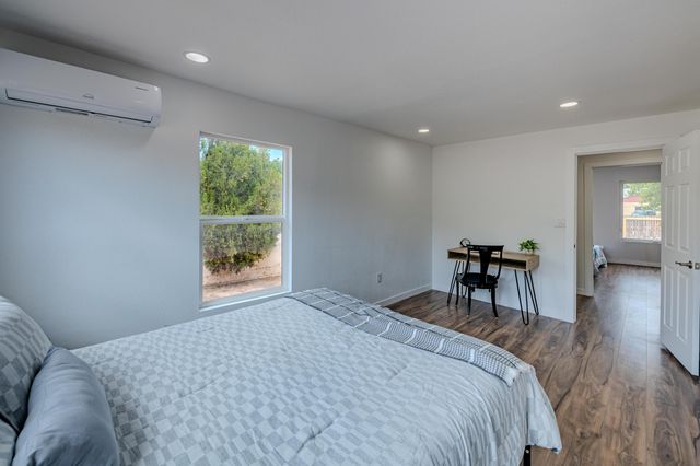 6667 Elwood Drive NW, Los Ranchos, NM 87107