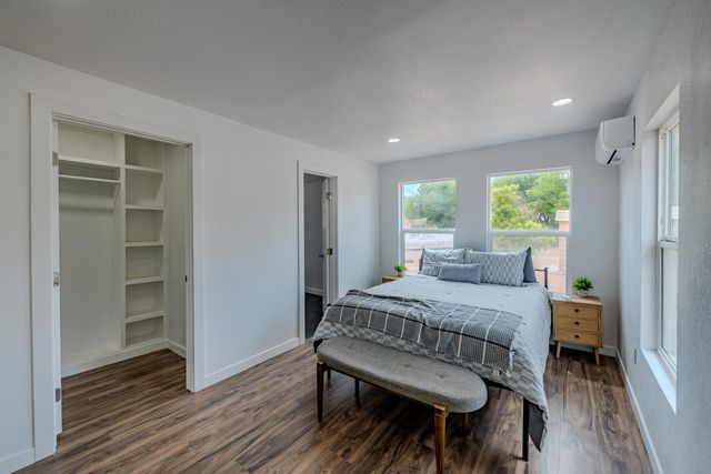 6667 Elwood Drive NW, Los Ranchos, NM 87107