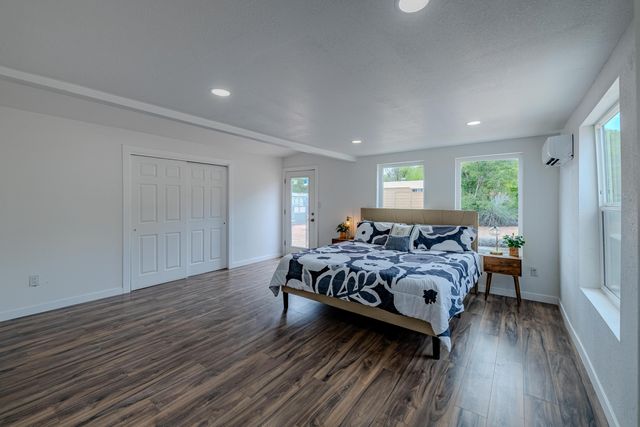 6667 Elwood Drive NW, Los Ranchos, NM 87107