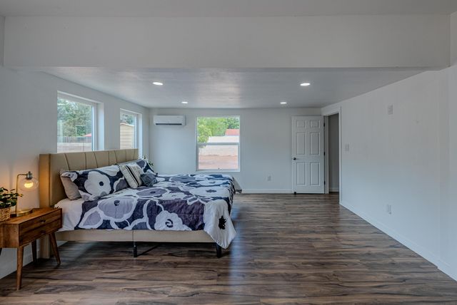6667 Elwood Drive NW, Los Ranchos, NM 87107