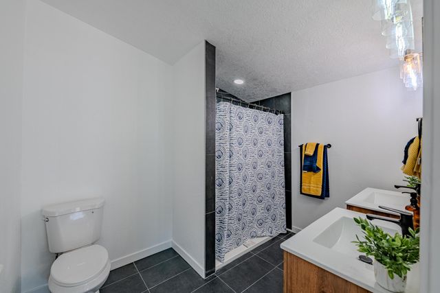 6667 Elwood Drive NW, Los Ranchos, NM 87107
