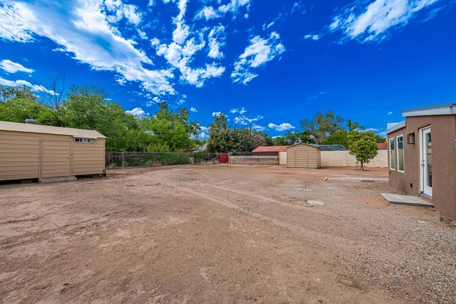 6667 Elwood Drive NW, Los Ranchos, NM 87107
