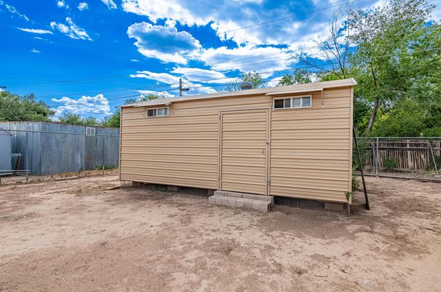 6667 Elwood Drive NW, Los Ranchos, NM 87107