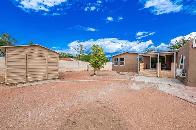6667 Elwood Drive NW, Los Ranchos, NM 87107