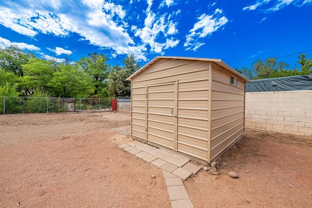 6667 Elwood Drive NW, Los Ranchos, NM 87107