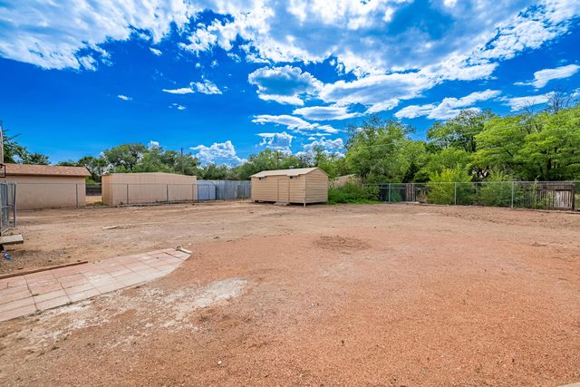 6667 Elwood Drive NW, Los Ranchos, NM 87107