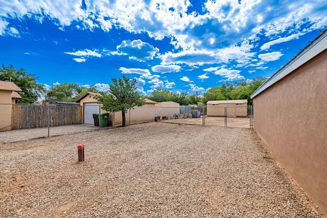 6667 Elwood Drive NW, Los Ranchos, NM 87107