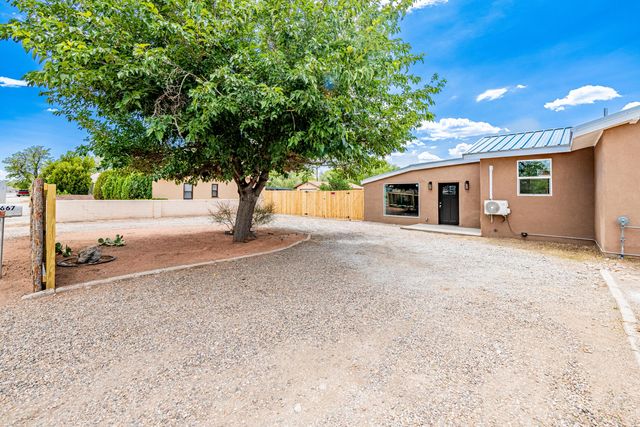6667 Elwood Drive NW, Los Ranchos, NM 87107
