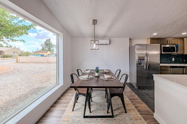 6667 Elwood Drive NW, Los Ranchos, NM 87107