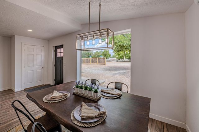 6667 Elwood Drive NW, Los Ranchos, NM 87107