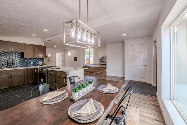 6667 Elwood Drive NW, Los Ranchos, NM 87107