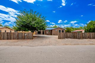 6667 Elwood Drive NW, Los Ranchos, NM 87107