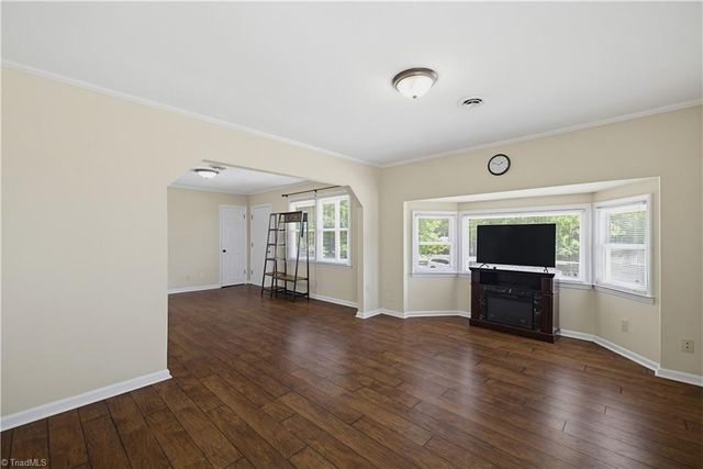 8933 Ambridge Drive, Kernersville, NC 27284