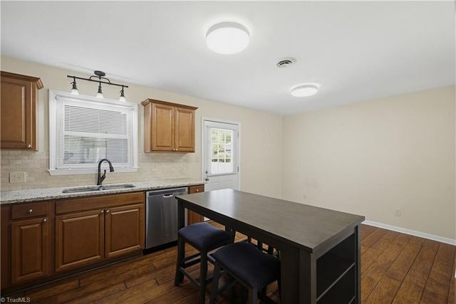 8933 Ambridge Drive, Kernersville, NC 27284