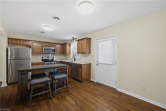 8933 Ambridge Drive, Kernersville, NC 27284