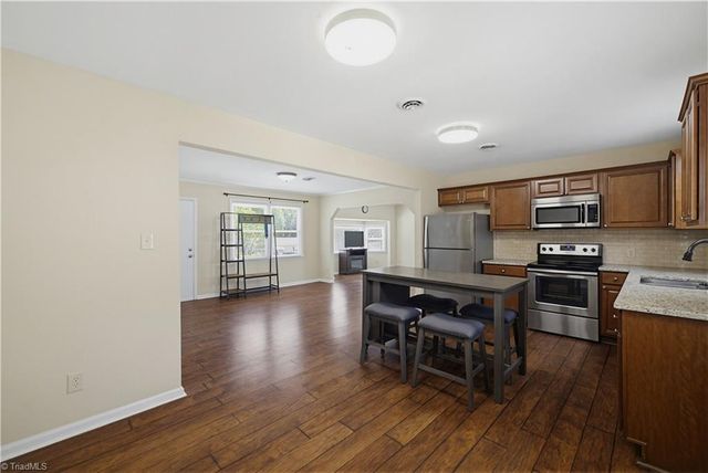 8933 Ambridge Drive, Kernersville, NC 27284
