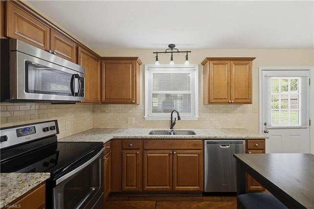 8933 Ambridge Drive, Kernersville, NC 27284