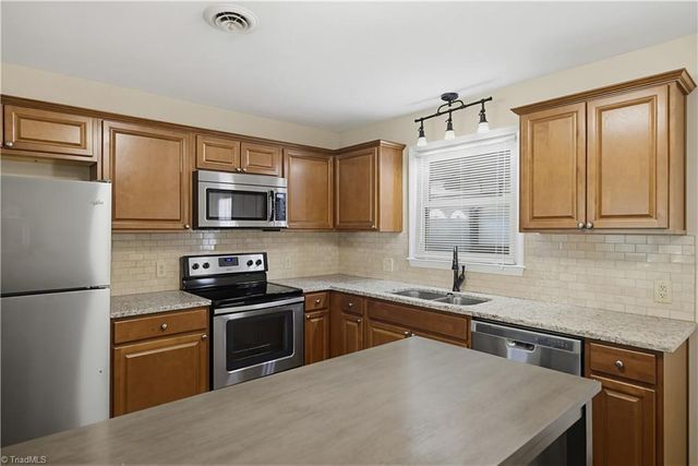 8933 Ambridge Drive, Kernersville, NC 27284