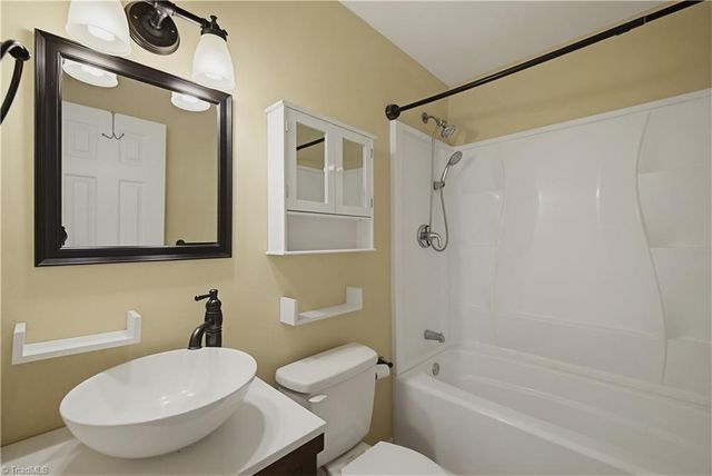 8933 Ambridge Drive, Kernersville, NC 27284