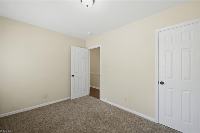 8933 Ambridge Drive, Kernersville, NC 27284
