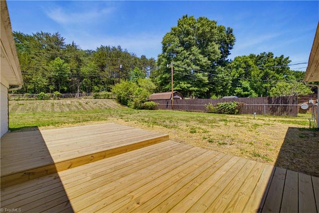 8933 Ambridge Drive, Kernersville, NC 27284