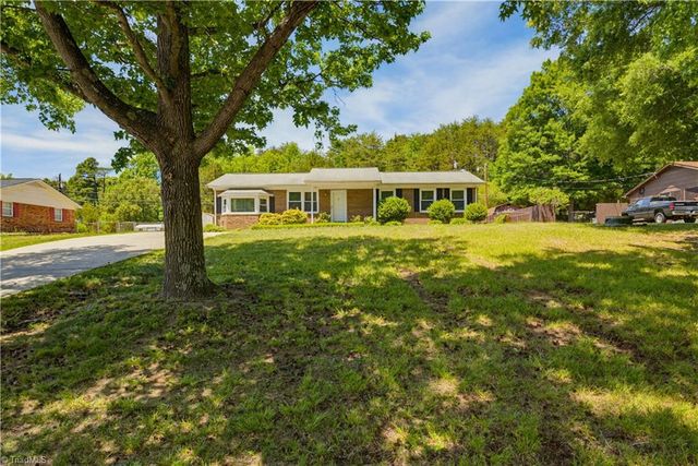 8933 Ambridge Drive, Kernersville, NC 27284