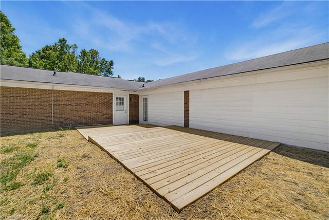 8933 Ambridge Drive, Kernersville, NC 27284