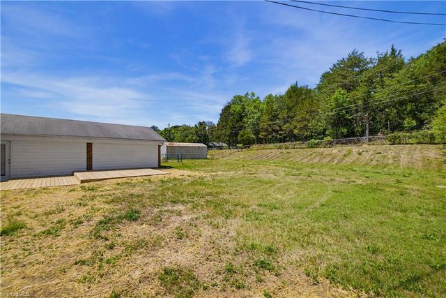 8933 Ambridge Drive, Kernersville, NC 27284