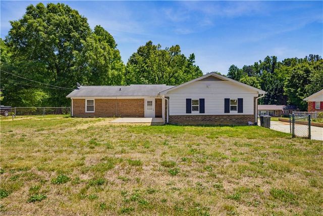 8933 Ambridge Drive, Kernersville, NC 27284