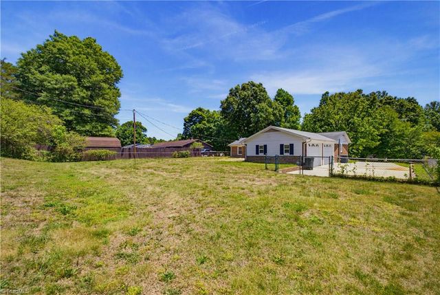 8933 Ambridge Drive, Kernersville, NC 27284