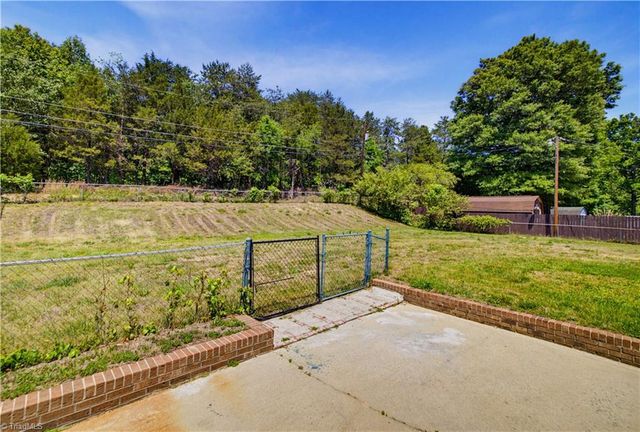 8933 Ambridge Drive, Kernersville, NC 27284