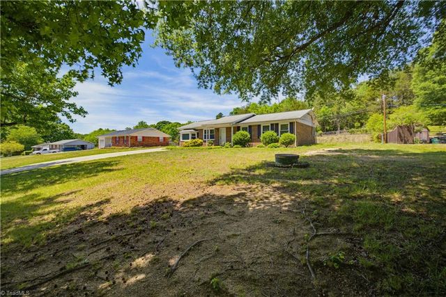 8933 Ambridge Drive, Kernersville, NC 27284