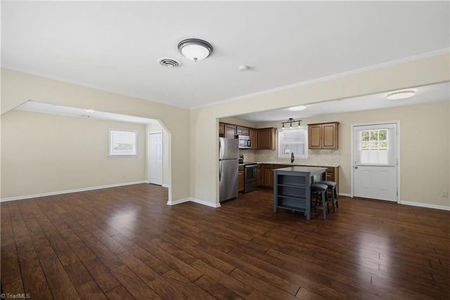 8933 Ambridge Drive, Kernersville, NC 27284