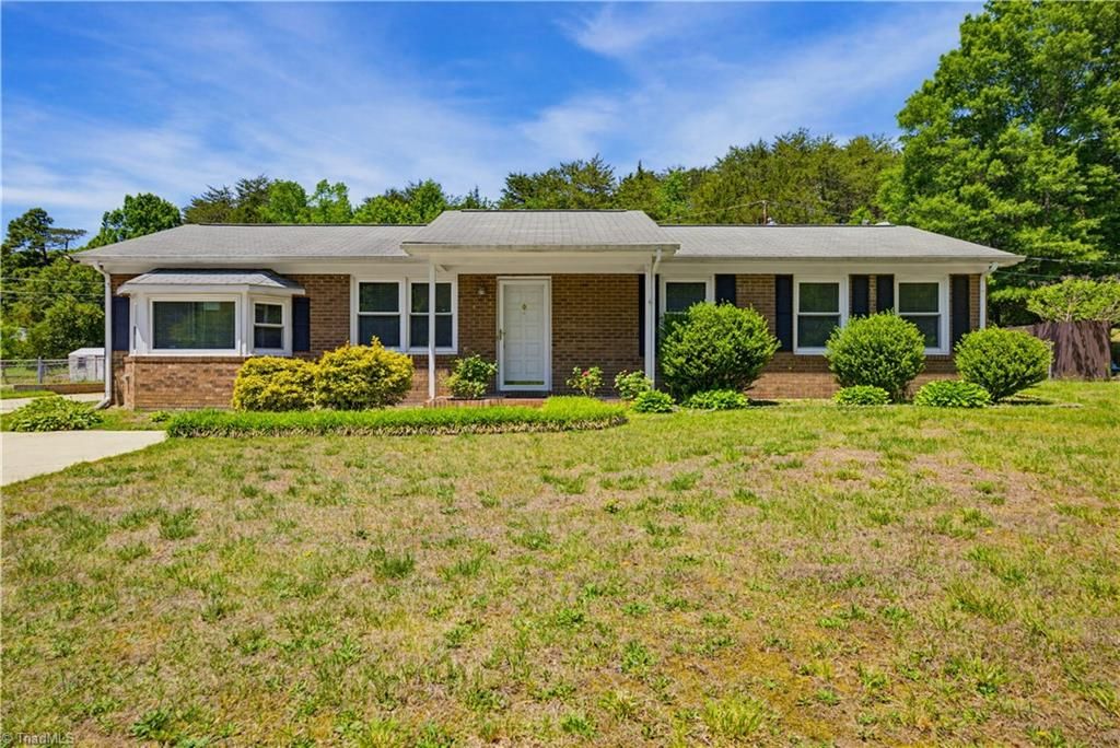 8933 Ambridge Drive, Kernersville, NC 27284